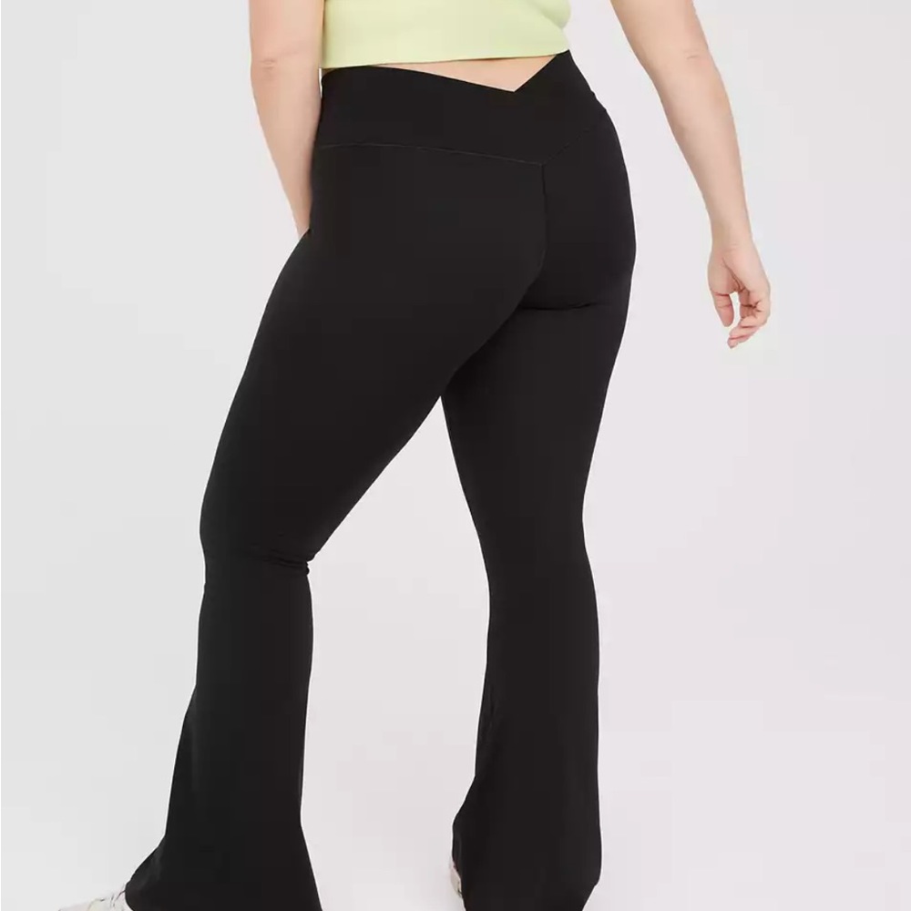 OFFLINE By Aerie Real Me Double Crossover Flare Legging Size Medium Black